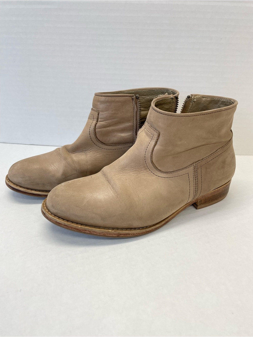 Vibram Women’s 8 Leather Booties Ankle Boots Beige Brown Fall Autumn Western